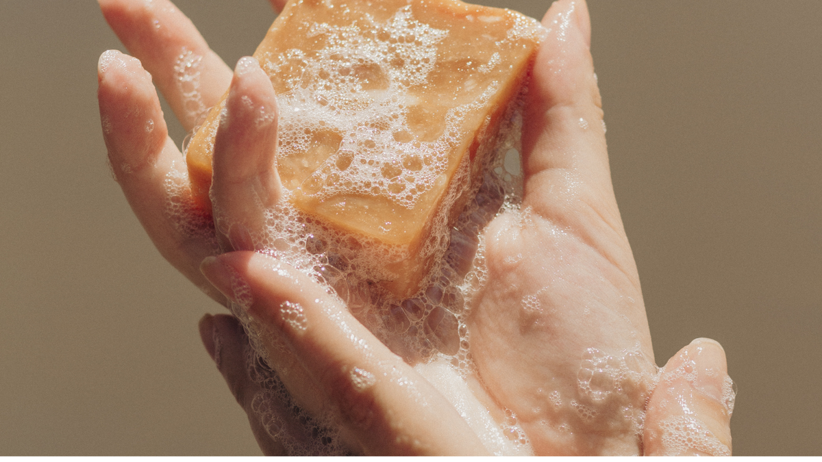 Savon surgras saponifié à froid : bienfaits et différences