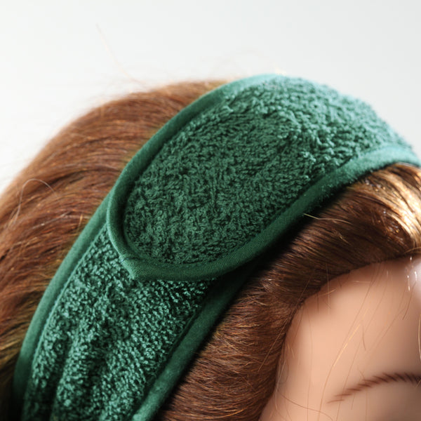 Bandeau vert Yodi en éponge sur une tête de femme