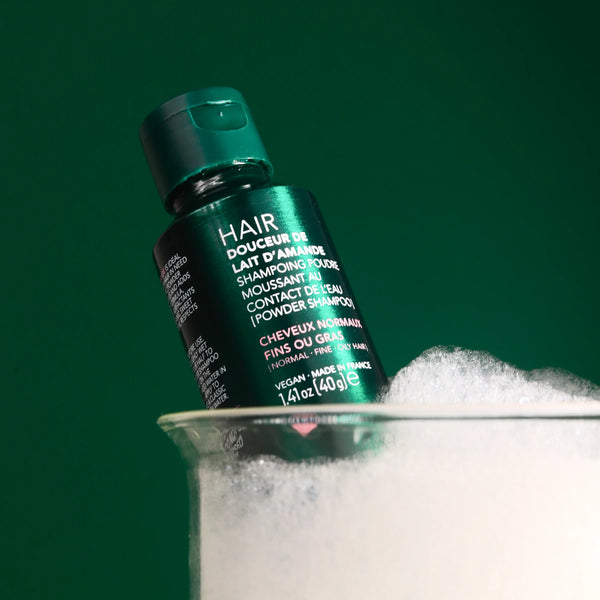 Shampoing en poudre qui mousse dans son becher - nouveau packaging yodi