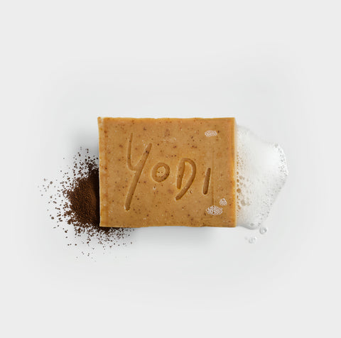 savon latte scrub marque yodi à la glycérine, surgras, fabriqué à froid et composé d’ingrédients 100 % naturels